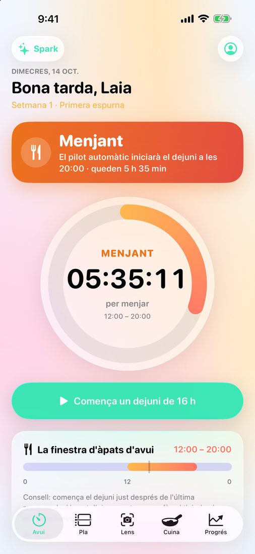 Pantalla Avui mentre menges: l'anell compta enrere el temps que queda per menjar, i el pilot automàtic inicia el dejuni següent