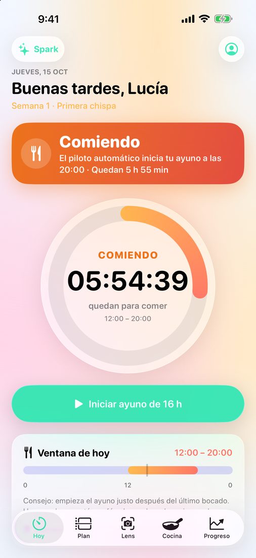 Pantalla Hoy durante la franja de comidas: el anillo lleva la cuenta atrás del tiempo que queda para comer, y el Piloto automático inicia el siguiente ayuno