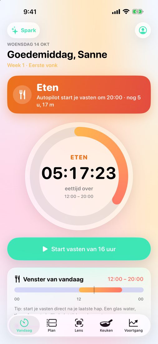 Het scherm Vandaag tijdens het eten: de ring telt af hoeveel tijd je nog hebt om te eten, en Autopilot start de volgende vastenperiode